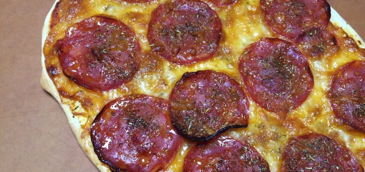 芝士辣肉腸 pizza