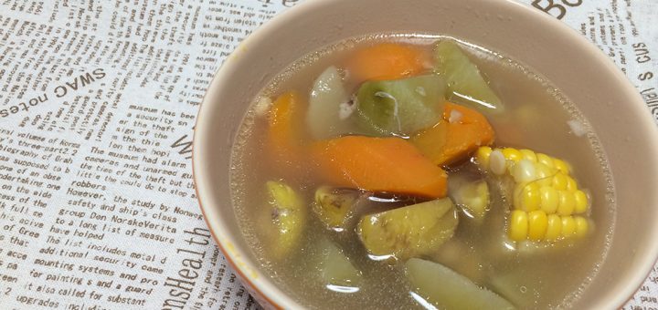 青紅蘿蔔粟米豬骨湯